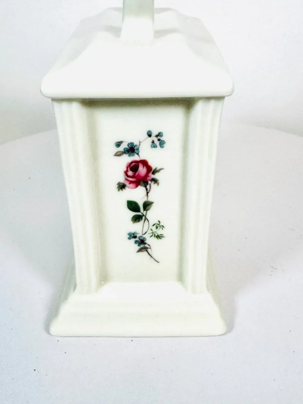 Vtg Ingraham Porcelain Table Clock Quartz Ivory Roses 5.5